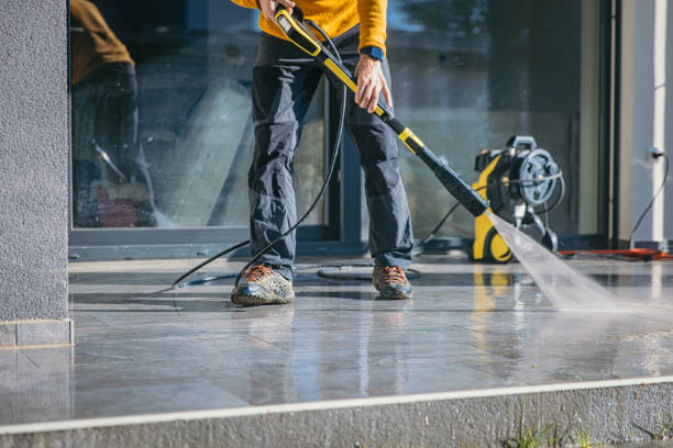 Best Commercial Building Pressure Washing  in Emmetsburg, IA